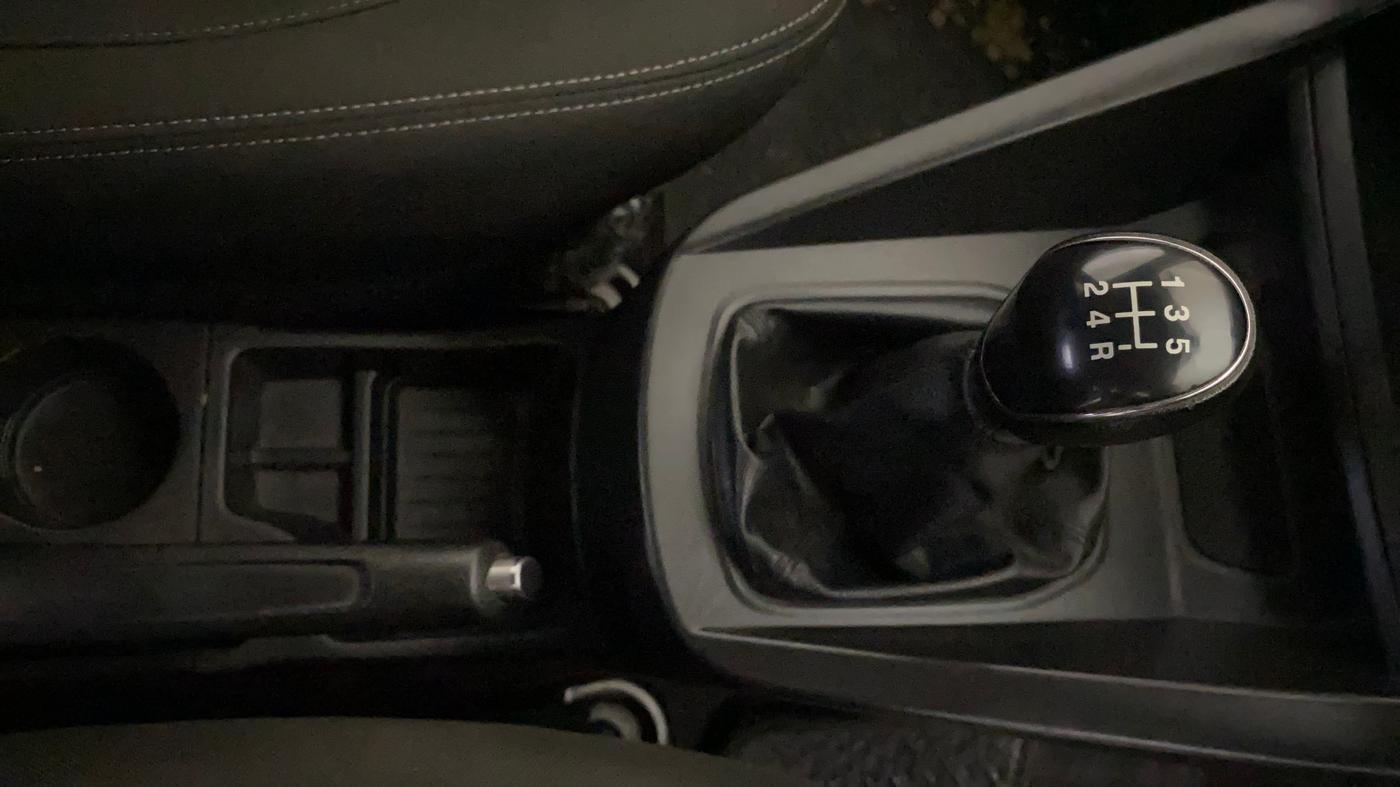 2016 Ford Figo Aspire TITANIUM 1.2 PETROL, Petrol, Manual, 69,801 km, Gear Lever