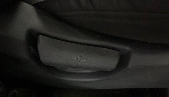 2017 Hyundai Grand i10 MAGNA AT 1.2 KAPPA VTVT, Petrol, Automatic, 16,387 km, Driver Side Adjustment Panel