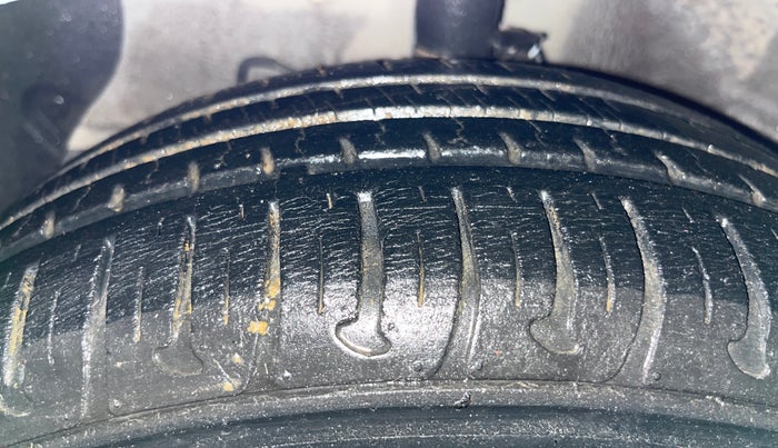 2017 Hyundai Grand i10 MAGNA AT 1.2 KAPPA VTVT, Petrol, Automatic, 16,387 km, Left Front Tyre Tread