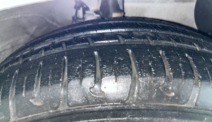 2017 Hyundai Grand i10 MAGNA AT 1.2 KAPPA VTVT, Petrol, Automatic, 16,387 km, Right Front Tyre Tread