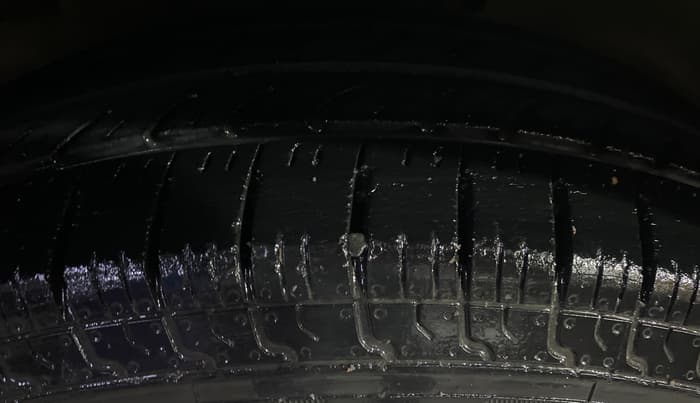 2015 Maruti Swift Dzire VDI, Diesel, Manual, 99,412 km, Left Front Tyre Tread