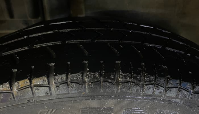 2015 Maruti Swift Dzire VDI, Diesel, Manual, 99,412 km, Right Rear Tyre Tread