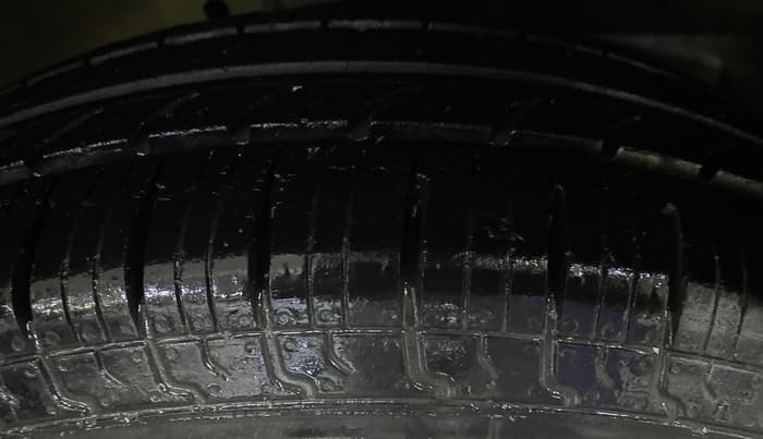 2015 Maruti Swift Dzire VDI, Diesel, Manual, 99,412 km, Right Front Tyre Tread
