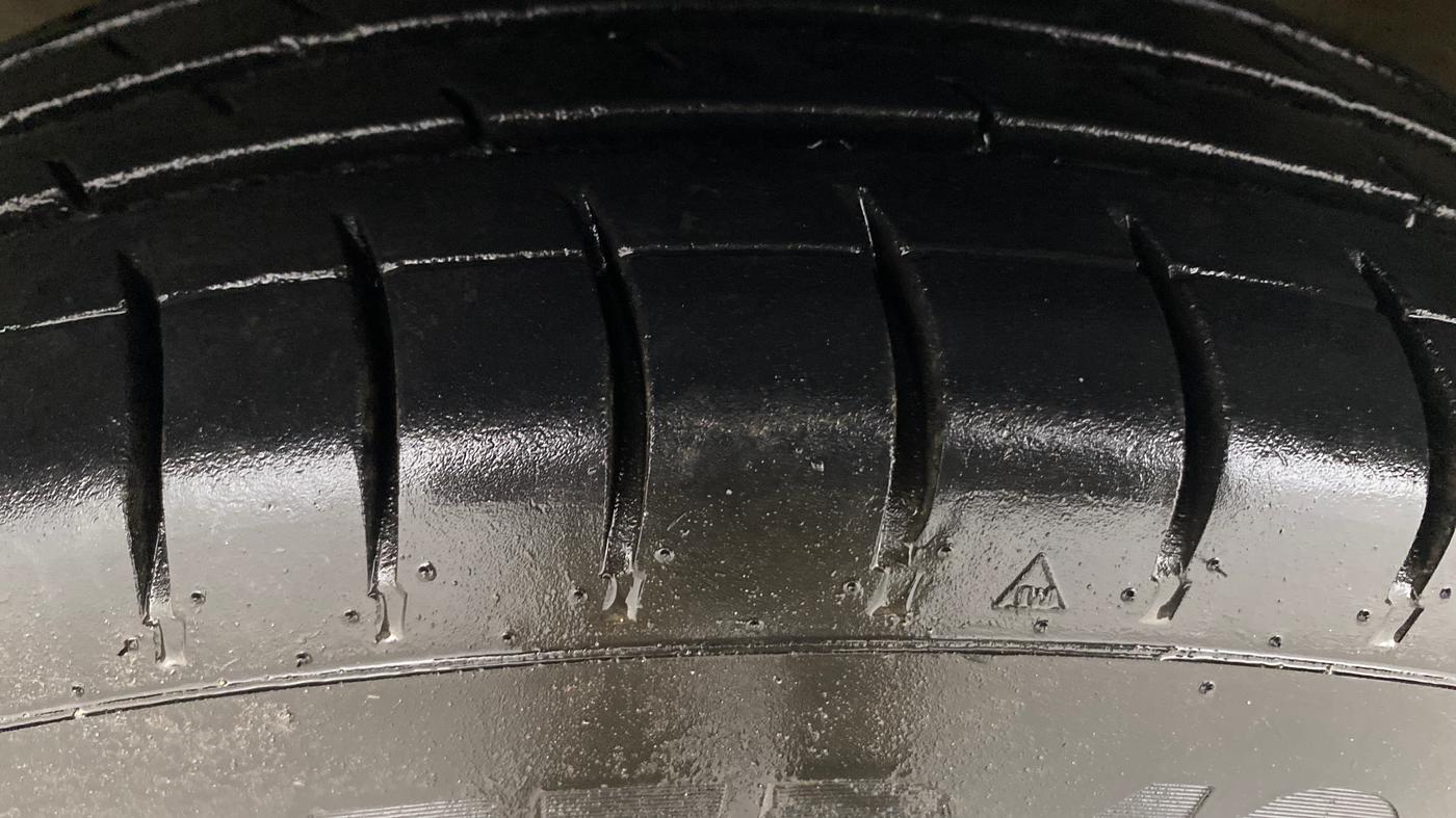 2018 Maruti Dzire VDI AMT, Diesel, Automatic, 98,896 km, Left Front Tyre Tread