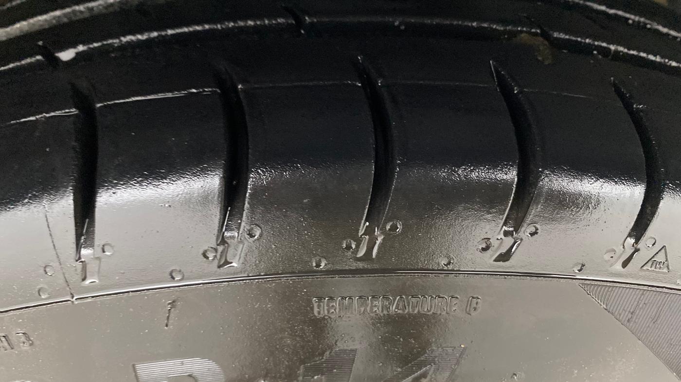 2018 Maruti Dzire VDI AMT, Diesel, Automatic, 98,896 km, Right Front Tyre Tread