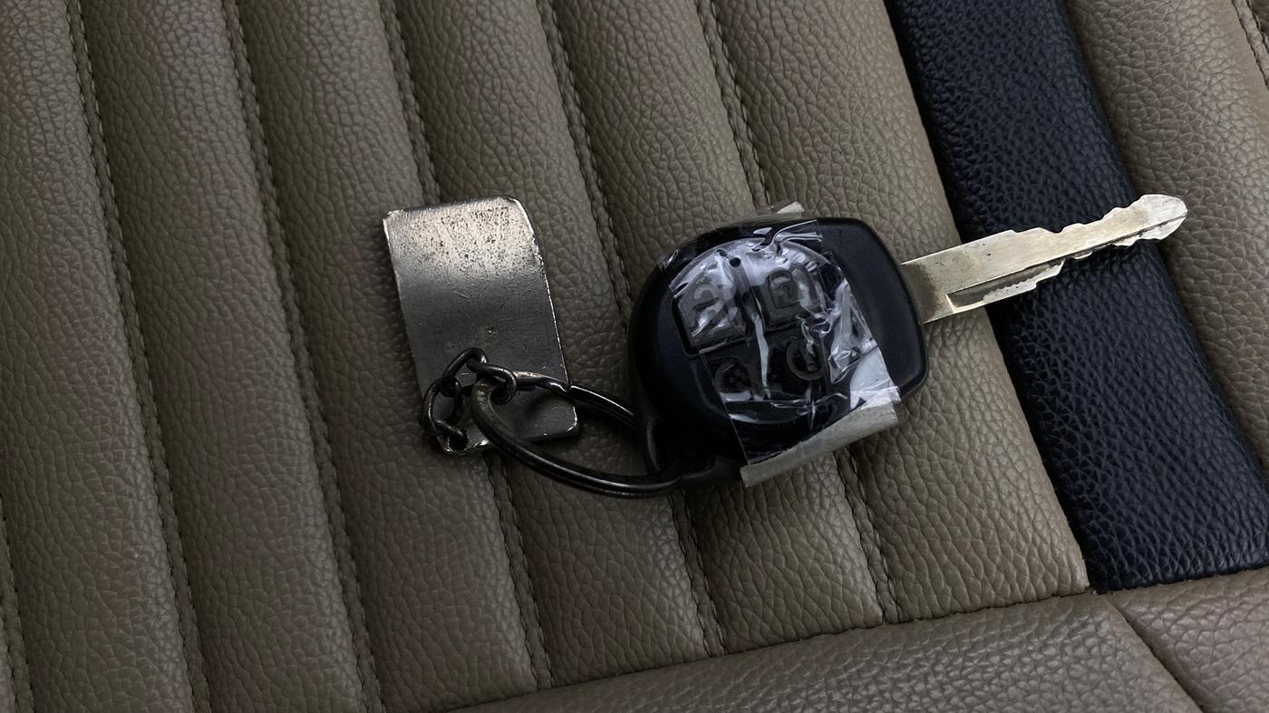 2018 Maruti Dzire VDI AMT, Diesel, Automatic, 98,896 km, Key Close Up