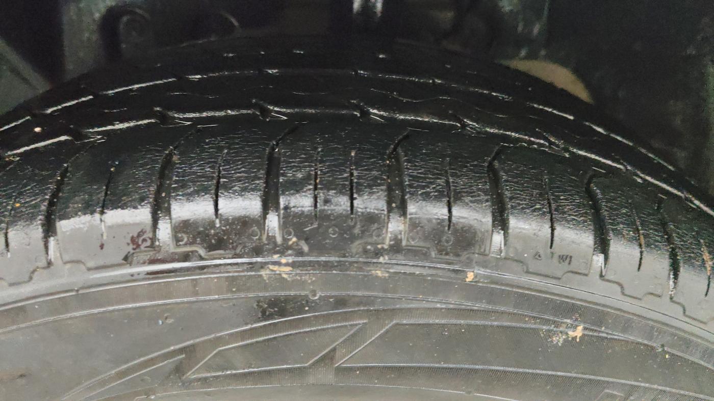 2013 Ford Ecosport TITANIUM 1.5L DIESEL, Diesel, Manual, 1,37,785 km, Left Front Tyre Tread
