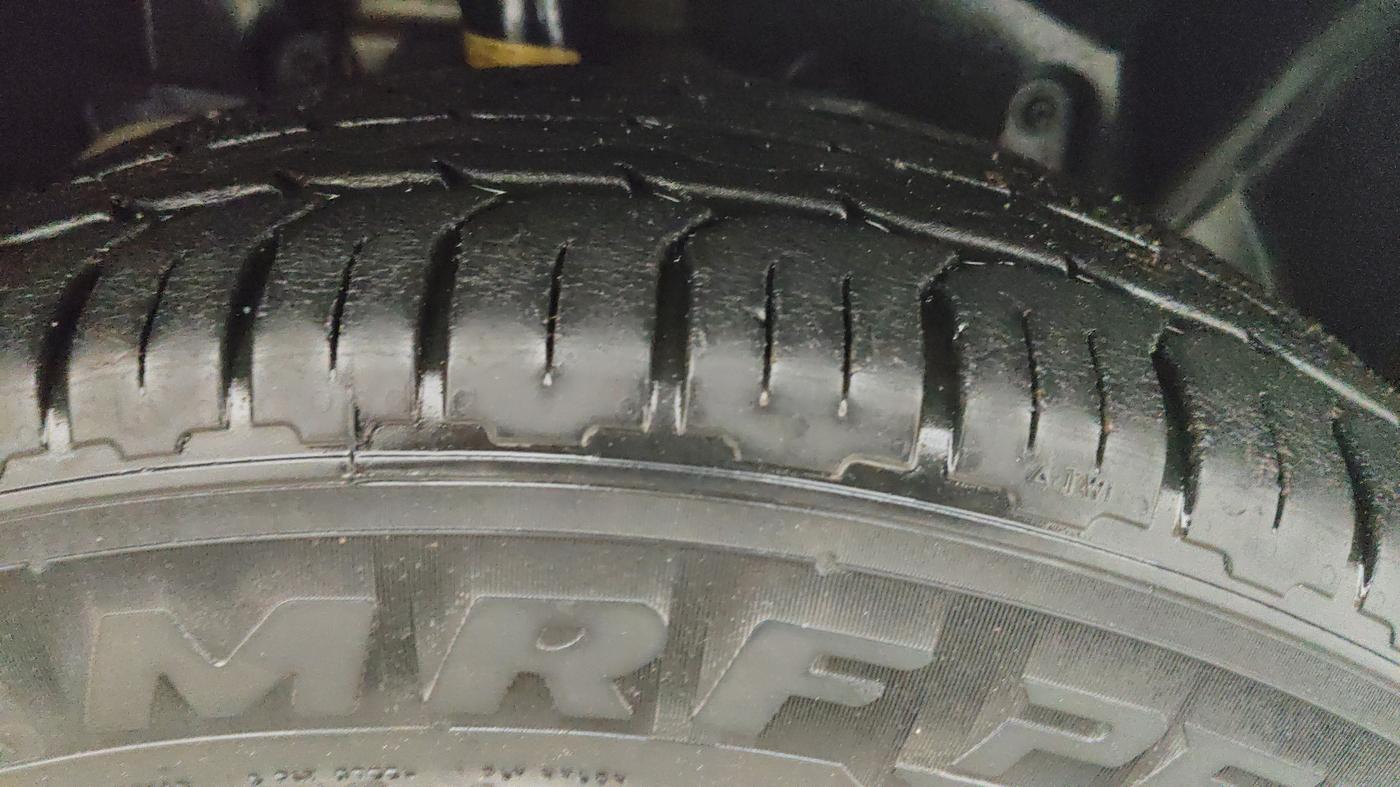 2013 Ford Ecosport TITANIUM 1.5L DIESEL, Diesel, Manual, 1,37,785 km, Right Front Tyre Tread