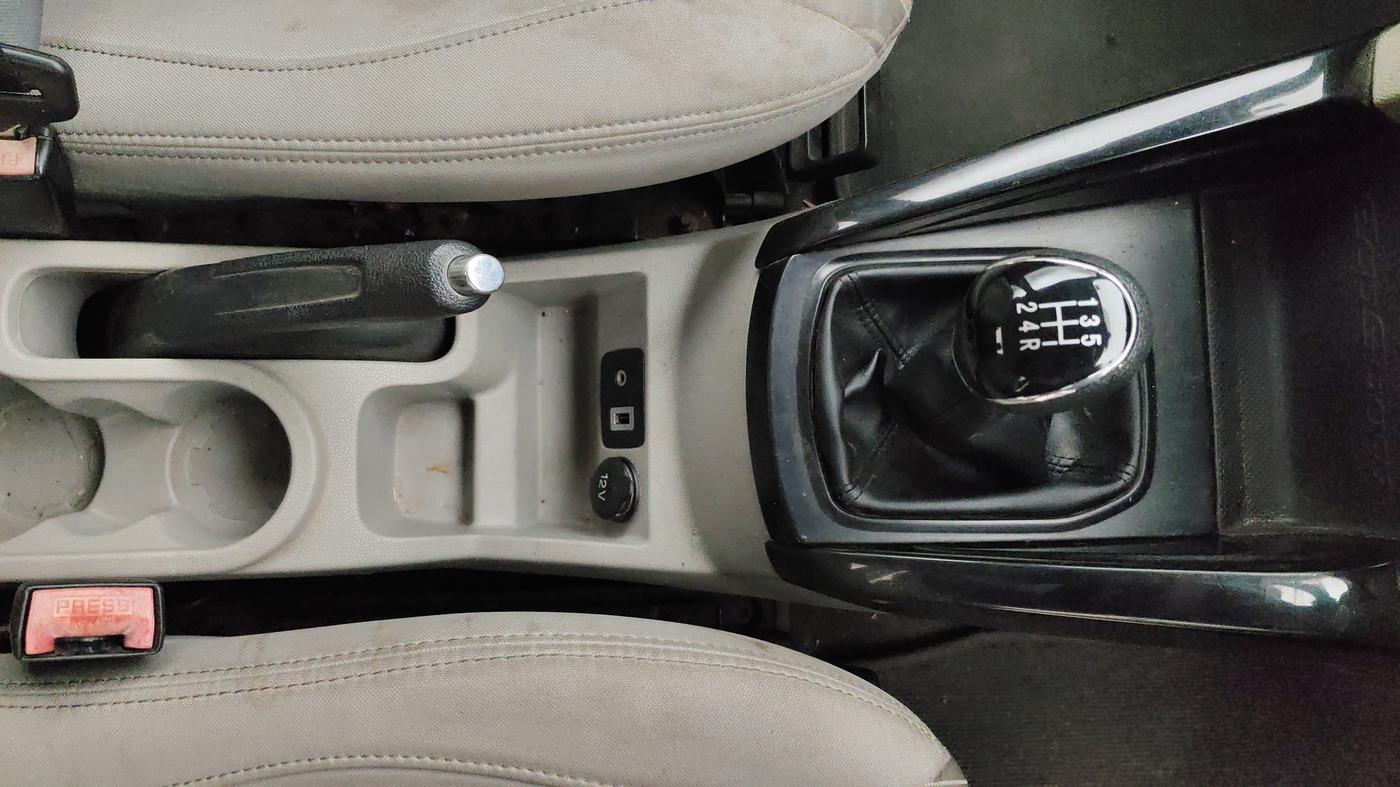 2013 Ford Ecosport TITANIUM 1.5L DIESEL, Diesel, Manual, 1,37,785 km, Gear Lever