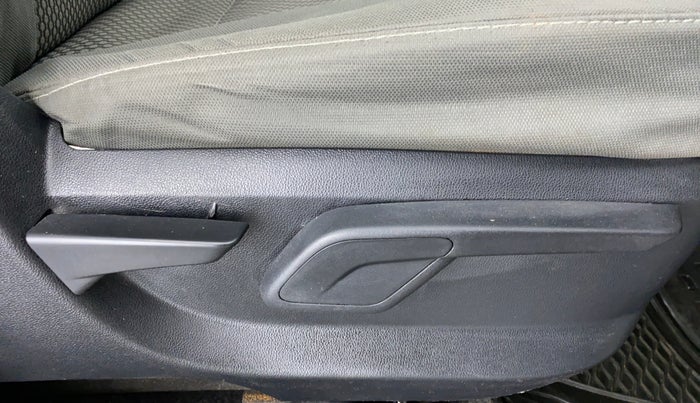 2016 Mahindra Kuv100 K8 6 STR, Petrol, Manual, 20,213 km, Driver Side Adjustment Panel