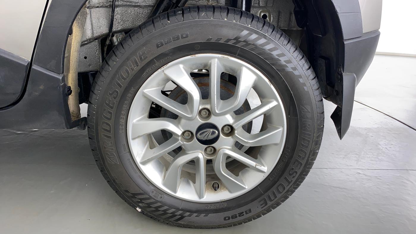 2016 Mahindra Kuv100 K8 6 STR, Petrol, Manual, 20,213 km, Left Rear Wheel