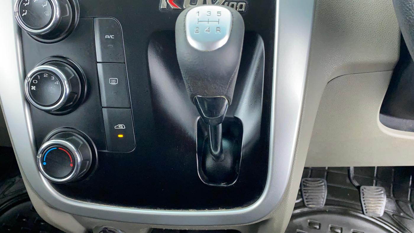 2016 Mahindra Kuv100 K8 6 STR, Petrol, Manual, 20,213 km, Gear Lever
