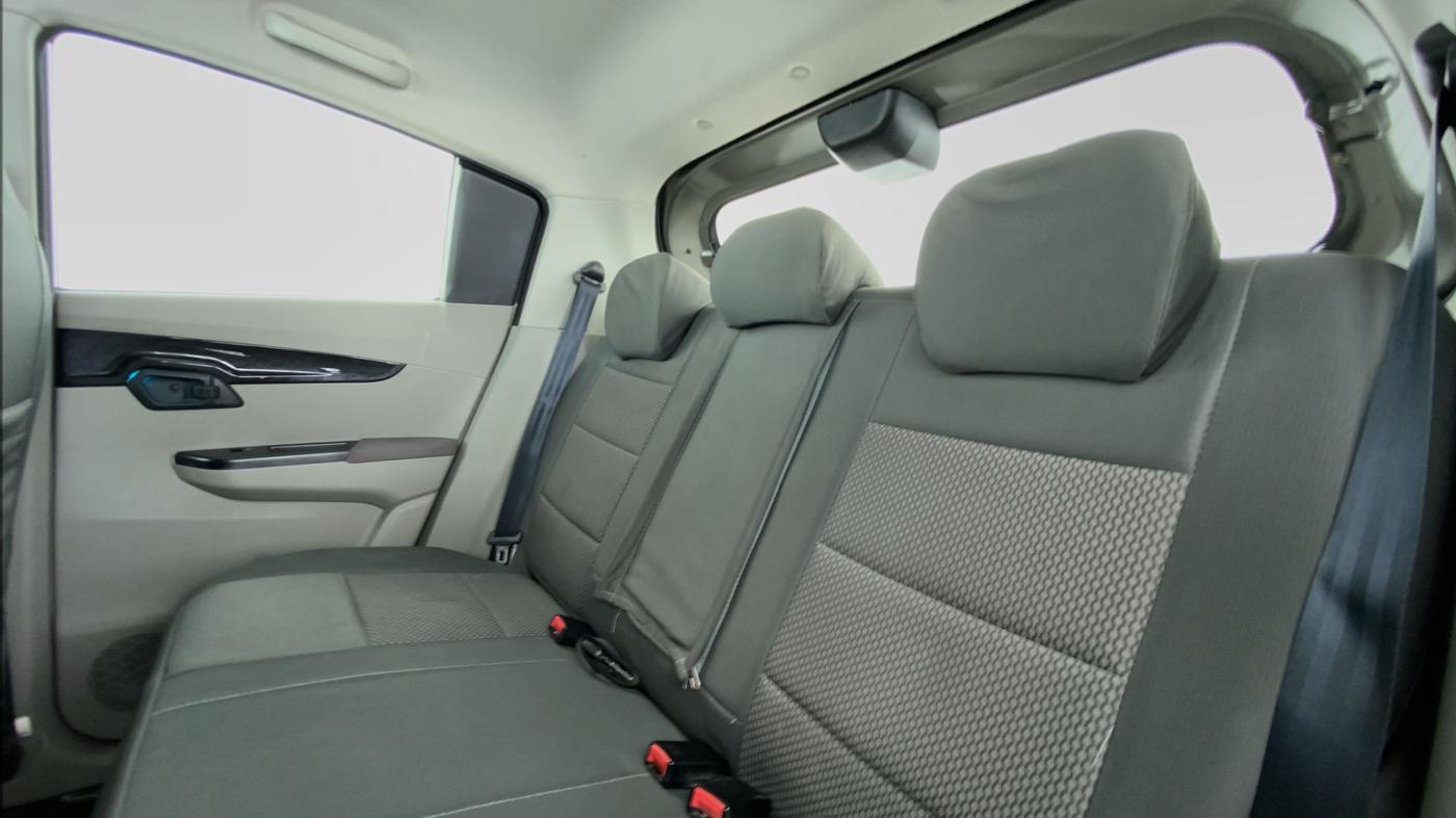 2016 Mahindra Kuv100 K8 6 STR, Petrol, Manual, 20,213 km, Right Side Rear Door Cabin