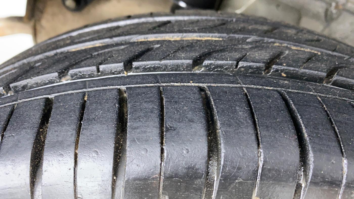 2016 Mahindra Kuv100 K8 6 STR, Petrol, Manual, 20,213 km, Right Rear Tyre Tread