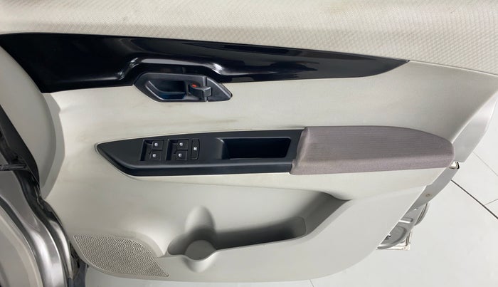 2016 Mahindra Kuv100 K8 6 STR, Petrol, Manual, 20,213 km, Driver Side Door Panels Control