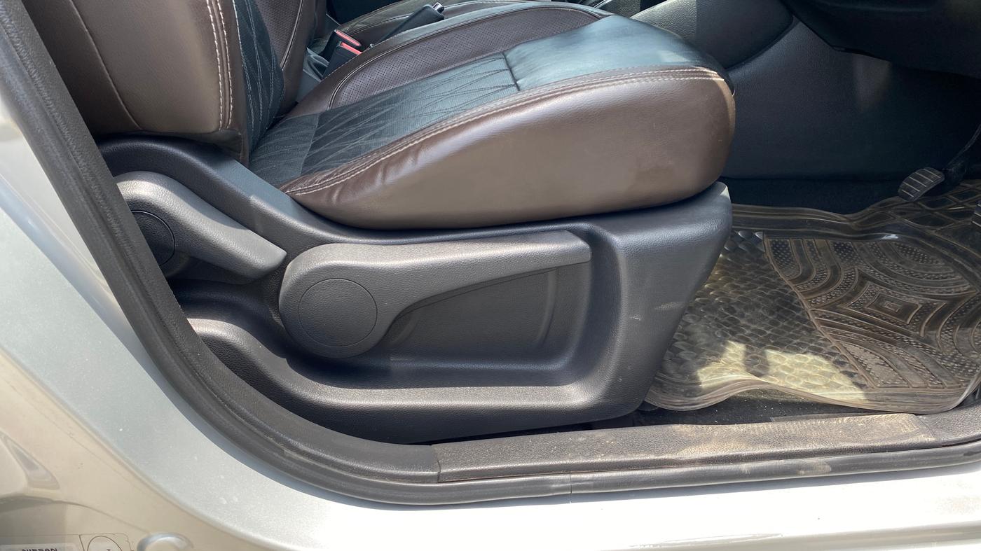 2019 Nissan Kicks XV PREMIUM DIESEL, Diesel, Manual, 87,429 km, Driver Side Adjustment Panel