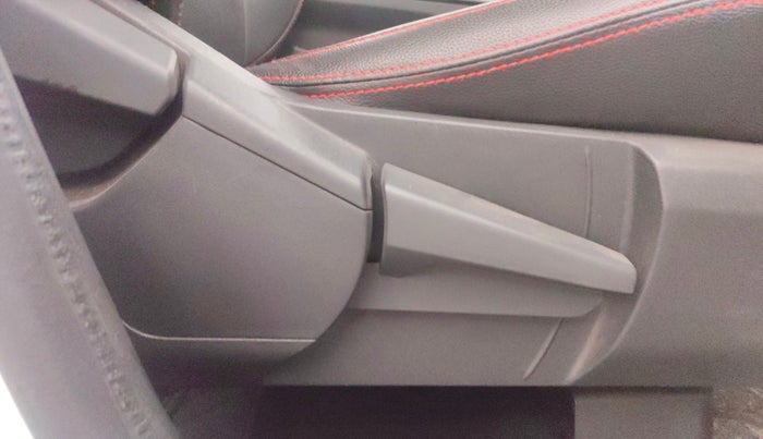 2022 Renault Kiger RXZ TURBO CVT, Petrol, Automatic, 18,710 km, Driver Side Adjustment Panel