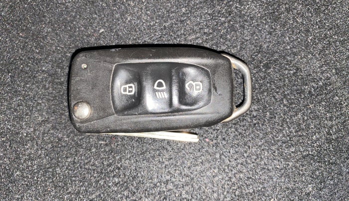 2019 Tata NEXON XT PLUS PETROL, Petrol, Manual, 1,09,365 km, Key Close Up