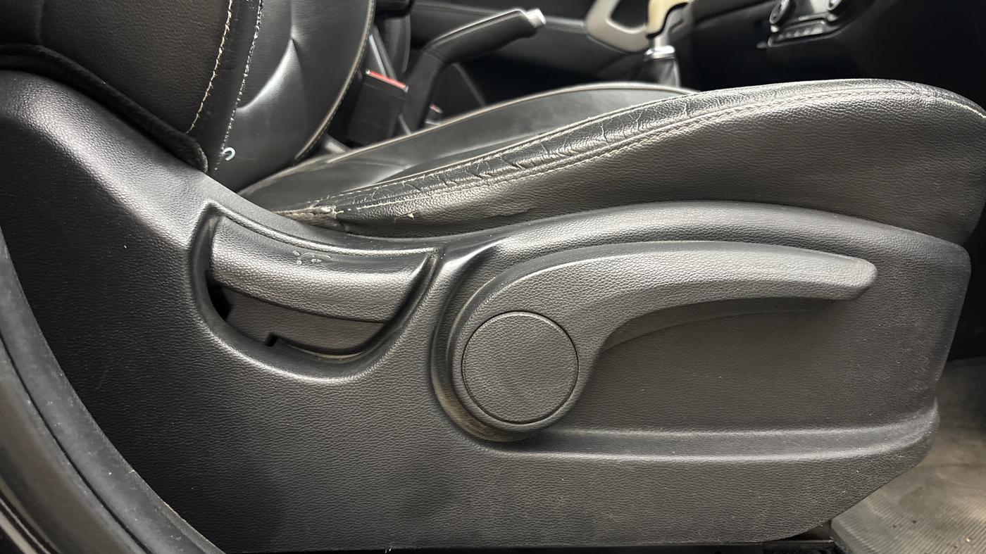 2017 Hyundai Creta SX (O) 1.6 DIESEL, Diesel, Manual, 85,473 km, Driver Side Adjustment Panel