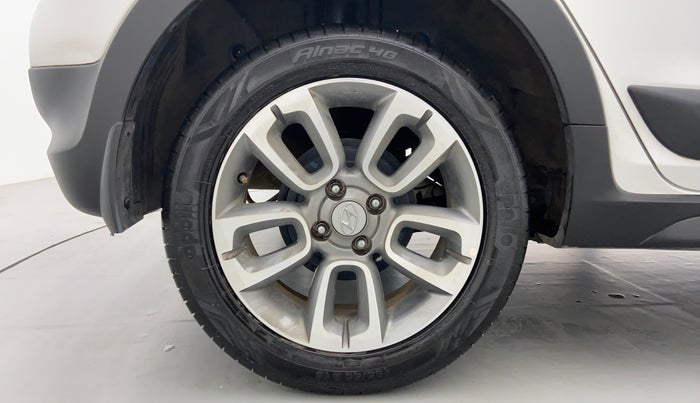 2017 Hyundai i20 Active 1.2 SX, Petrol, Manual, 11,036 km, Right Rear Wheel