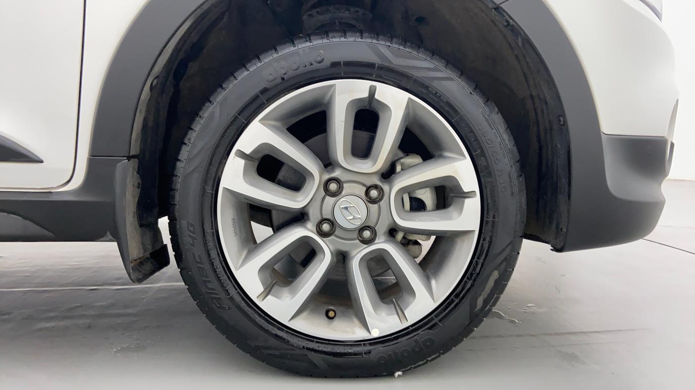 2017 Hyundai i20 Active 1.2 SX, Petrol, Manual, 11,036 km, Right Front Wheel