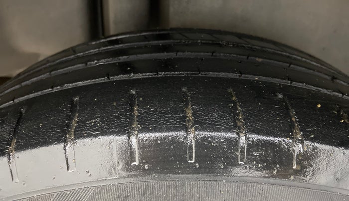 2019 Maruti Ciaz ALPHA  AT 1.5 SHVS PETROL, Petrol, Automatic, 57,734 km, Right Rear Tyre Tread