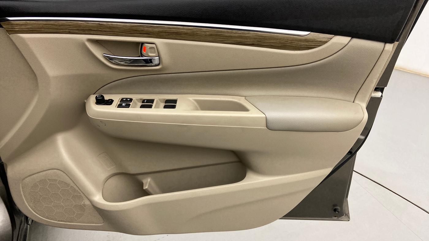 2019 Maruti Ciaz ALPHA  AT 1.5 SHVS PETROL, Petrol, Automatic, 57,734 km, Driver Side Door Panels Control