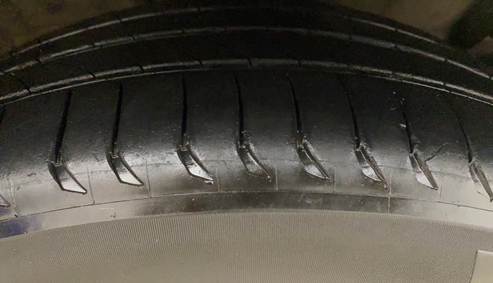 2020 KIA SELTOS GTX PLUS AT 1.5 DIESEL, Diesel, Automatic, 1,16,719 km, Right Front Tyre Tread