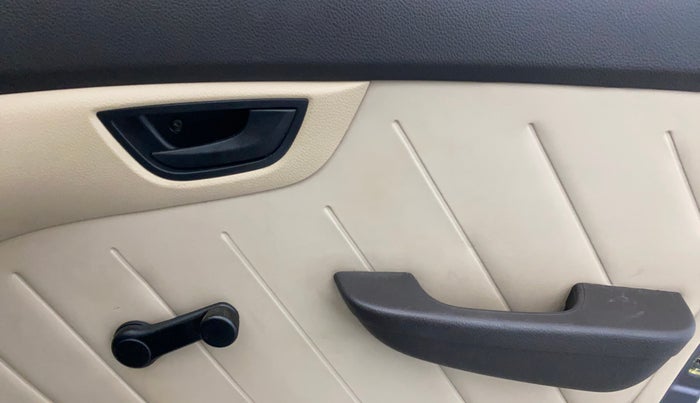 2015 Hyundai Eon D-LITE+, Petrol, Manual, 42,232 km, Driver Side Door Panels Control