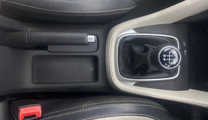 2022 MG ASTOR SHARP 1.5 MT, Petrol, Manual, 25,023 km, Gear Lever