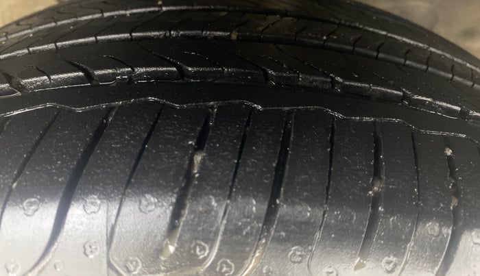 2022 MG ASTOR SHARP 1.5 MT, Petrol, Manual, 25,023 km, Right Front Tyre Tread