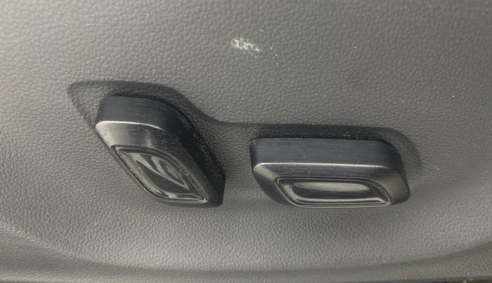 2022 MG ASTOR SHARP 1.5 MT, Petrol, Manual, 25,023 km, Driver Side Adjustment Panel