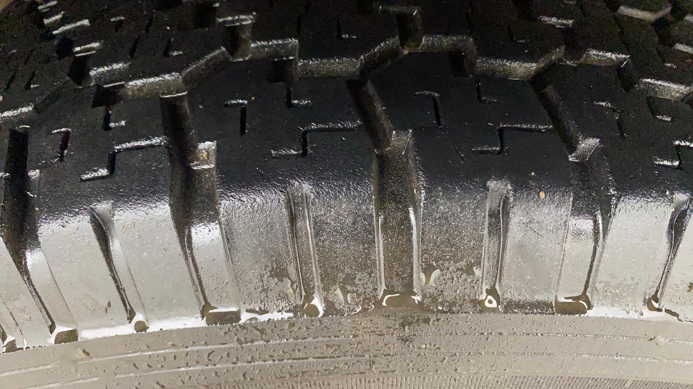 2018 Mahindra TUV300 T10, Diesel, Manual, 74,032 km, Right Front Tyre Tread