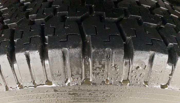 2018 Mahindra TUV300 T10, Diesel, Manual, 73,989 km, Right Rear Tyre Tread