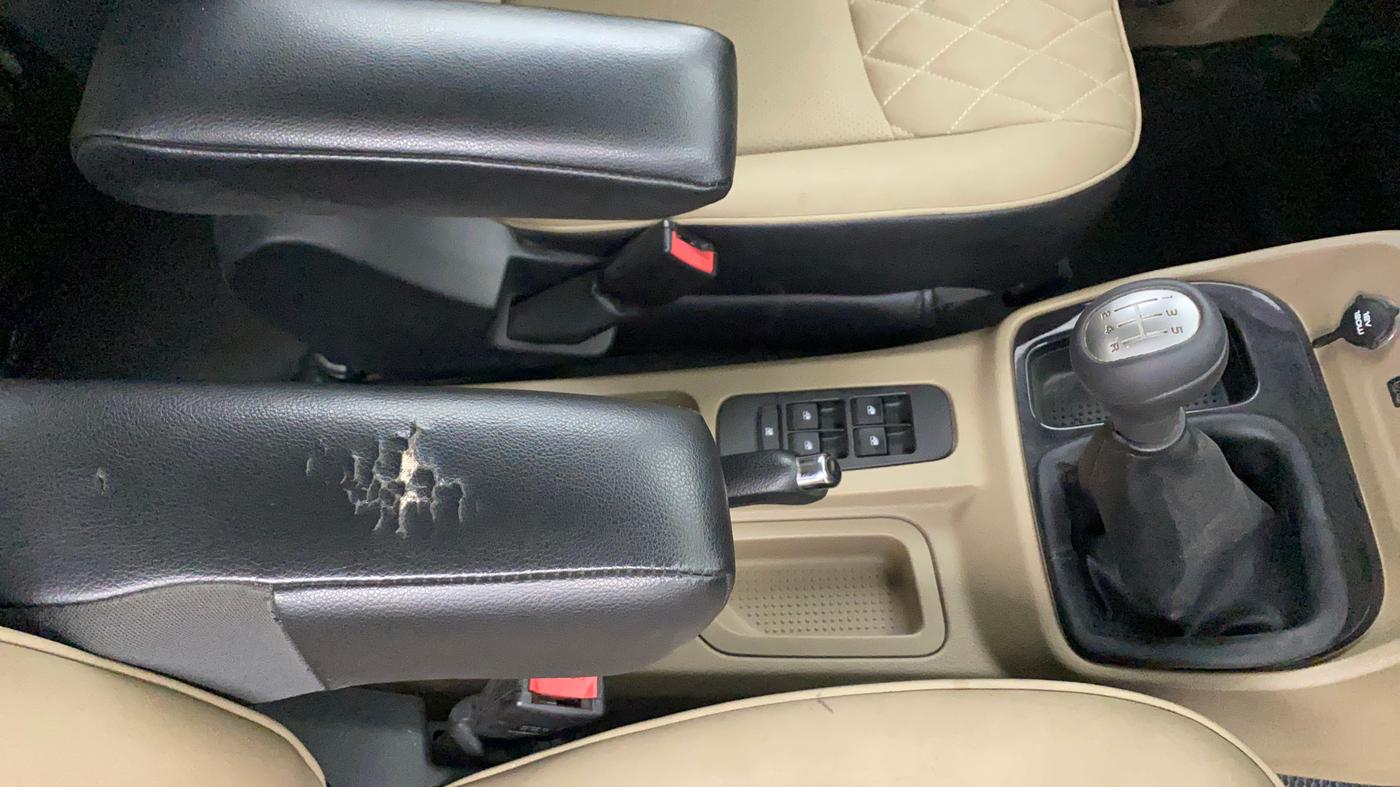 2018 Mahindra TUV300 T10, Diesel, Manual, 74,032 km, Gear Lever