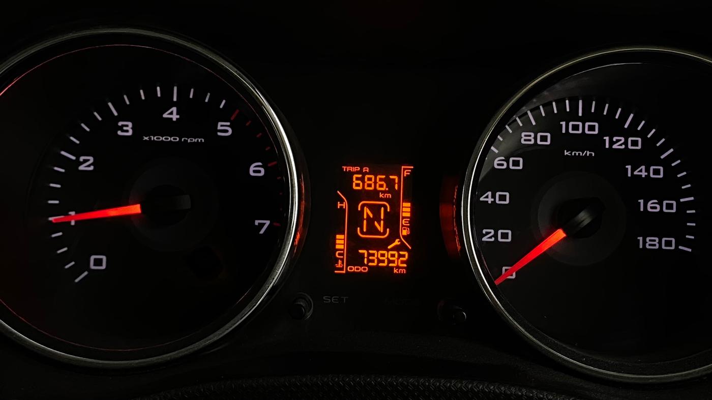 2018 Mahindra TUV300 T10, Diesel, Manual, 74,032 km, Odometer Image