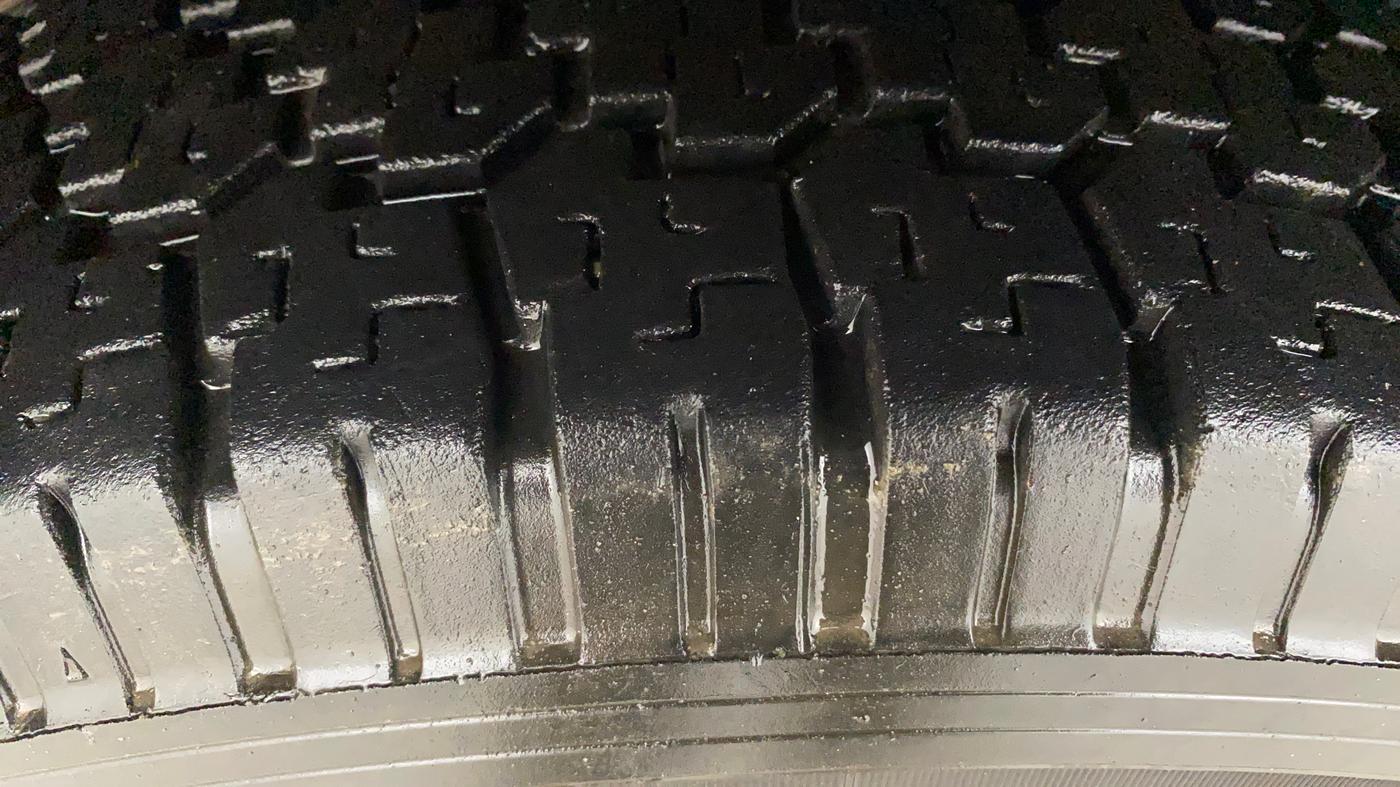 2018 Mahindra TUV300 T10, Diesel, Manual, 74,032 km, Left Front Tyre Tread