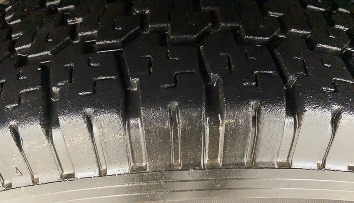 2018 Mahindra TUV300 T10, Diesel, Manual, 73,989 km, Left Front Tyre Tread