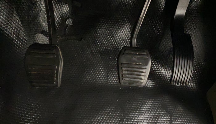 2018 Mahindra TUV300 T10, Diesel, Manual, 73,989 km, Pedals