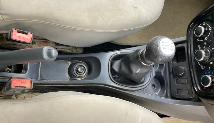 2015 Renault Duster 85 PS RXL DIESEL, Diesel, Manual, 1,17,548 km, Gear Lever