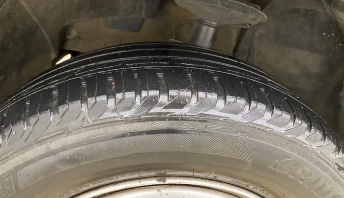 2015 Renault Duster 85 PS RXL DIESEL, Diesel, Manual, 1,17,548 km, Left Front Tyre Tread