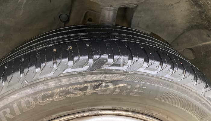 2015 Renault Duster 85 PS RXL DIESEL, Diesel, Manual, 1,17,548 km, Right Front Tyre Tread