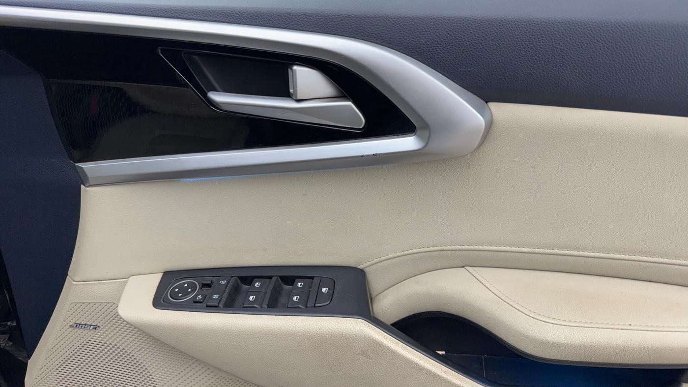 2022 KIA CARENS LUXURY PLUS 1.4 PETROL 7 STR, Petrol, Manual, 78,921 km, Driver Side Door Panels Control