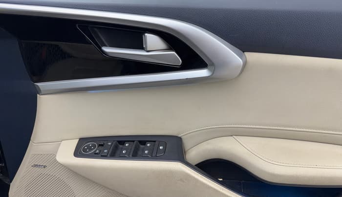 2022 KIA CARENS LUXURY PLUS 1.4 PETROL 7 STR, Petrol, Manual, 78,921 km, Driver Side Door Panels Control