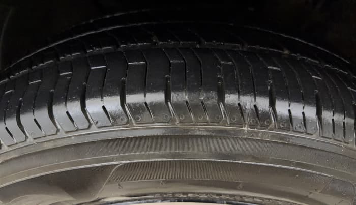 2022 KIA CARENS LUXURY PLUS 1.4 PETROL 7 STR, Petrol, Manual, 78,921 km, Left Front Tyre Tread