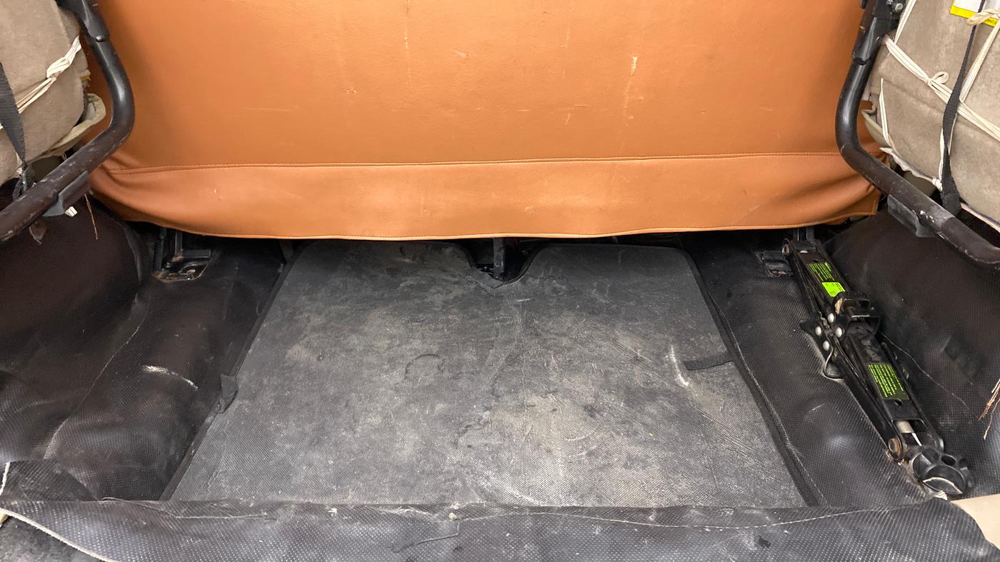2017 Mahindra TUV300 T8, Diesel, Manual, 77,555 km, Boot Inside