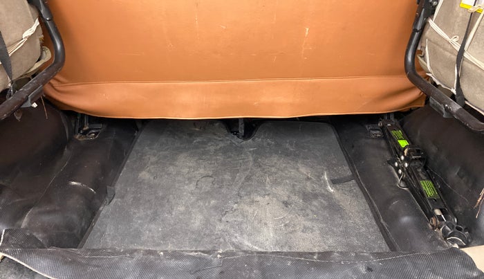 2017 Mahindra TUV300 T8, Diesel, Manual, 77,555 km, Boot Inside