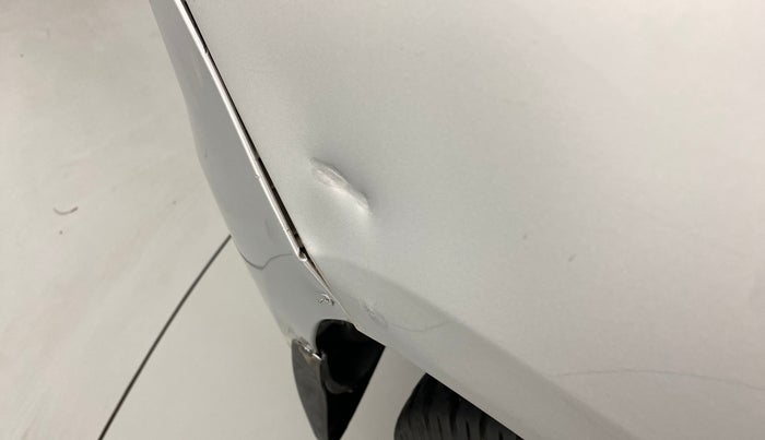 2017 Mahindra TUV300 T8, Diesel, Manual, 77,555 km, Right quarter panel - Slightly dented