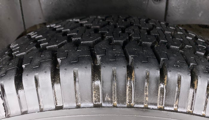 2017 Mahindra TUV300 T8, Diesel, Manual, 77,555 km, Right Rear Tyre Tread