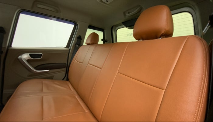 2017 Mahindra TUV300 T8, Diesel, Manual, 77,555 km, Right Side Rear Door Cabin